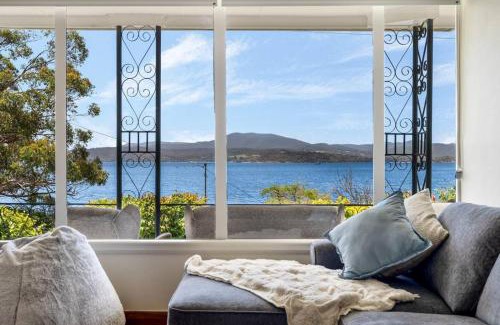 Police Point House | Lemonade by the Beach - Serene Huon Valley Retreat with Water Views