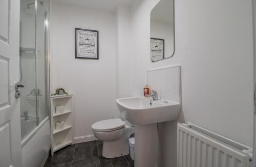 Falkirk Apartment | Lendrick House-Spacious 3 Bed House in Falkirk