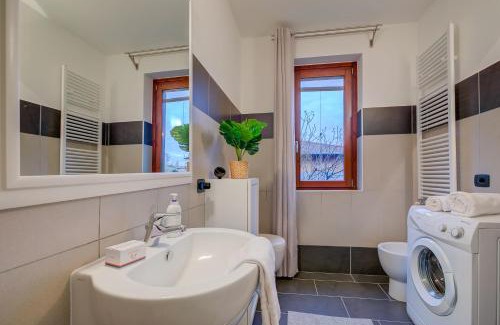 Sasso Moro Apartment | Lenni Apart Swimming Pool and lake - Happy Rentals