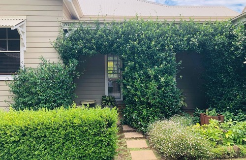 Armidale Cottage | Lenore at Armidale