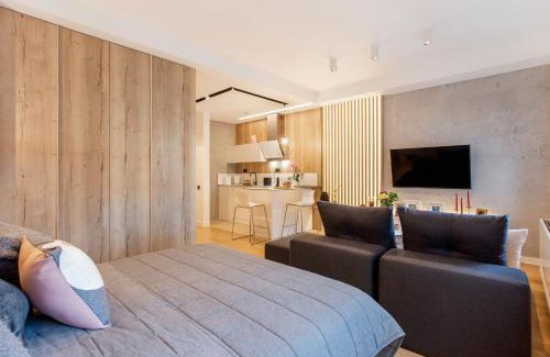 Novi Beograd Apartment | Leo Executive Suite, Self Check-In, Free Garage, FAST Wi-Fi, Concierge