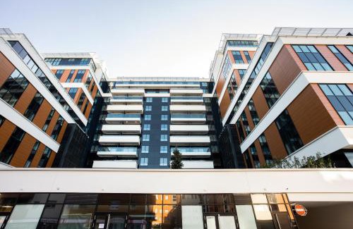 Novi Beograd Apartment | Leo Executive Suite, Self Check-In, Free Garage, FAST Wi-Fi, Concierge