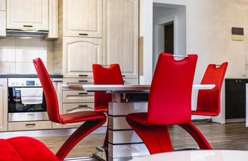 Selimbar Apartment | Leon's home