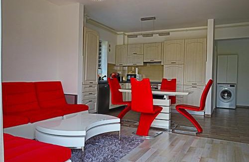 Selimbar Apartment | Leon's home