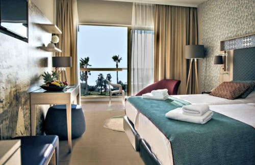 Chlorakas Resort | Leonardo Laura Beach & Splash Resort