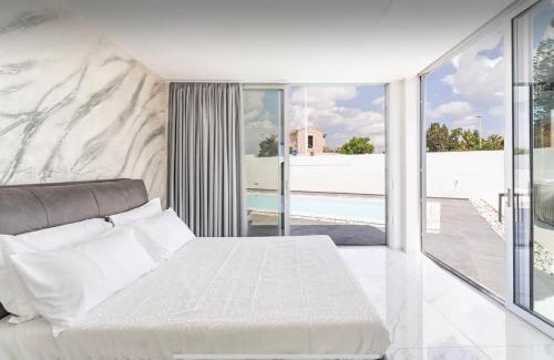 Su Forti House | Leonida's Room pool and Jacuzzi