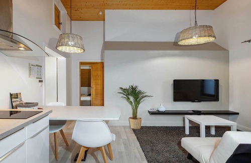 Pougny Apartment | Les Écureuils, Charmant appartement avec balcon - Vue sur parc et ruisseau