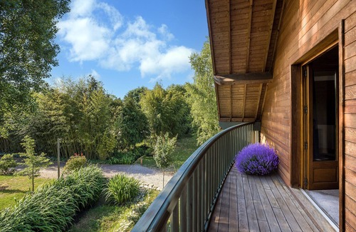 Pougny Apartment | Les Écureuils, Charmant appartement avec balcon - Vue sur parc et ruisseau