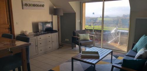 Saint-Vincent Apartment | LES 3 COLLINES Gîtes, Panorama sur les Pyrénées