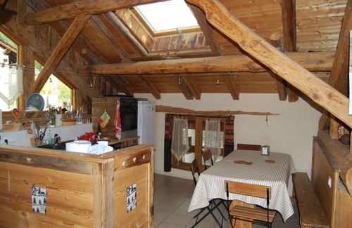 Villarabout Apartment | Les 3 Vallees-Luxurious and bright apartment in chalet renovated in 2006