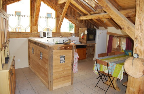 Villarabout Apartment | Les 3 Vallees-Luxurious and bright apartment in chalet renovated in 2006