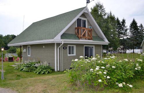 Chute-Saint-Philippe Ski Chalet | Les 4 chalets - Le 609