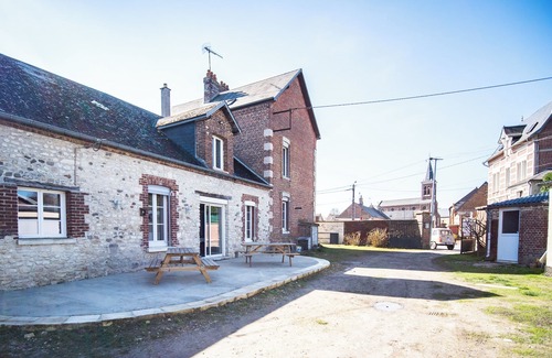 Monceau-le-Waast House | "Les agapes" Large 350 m2 gite in fenced park for up to 18 people.