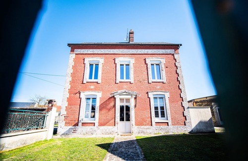 Monceau-le-Waast House | "Les agapes" Large 350 m2 gite in fenced park for up to 18 people.