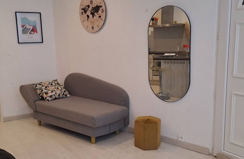 Cholet Apartment | Les Arcades Studio in the heart of town, near Puy du Fou, with Wi-fi, Netflix, Canal+.