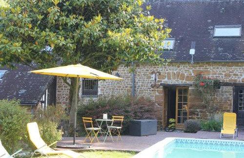 Vimoutiers House | Les Bambous, avec piscine, tennis et lac privatif