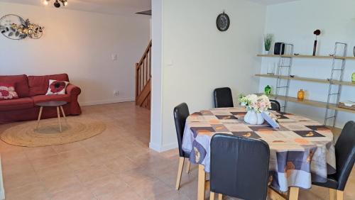 Saint-Meard-de-Drone House | Les Bigoussies 2 Gite Rouge