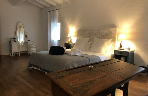 Massillargues-Attuech House | Les Cailloux Dorés