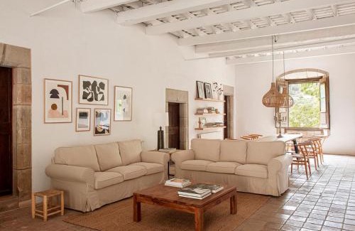 Centelles House | Les Canes