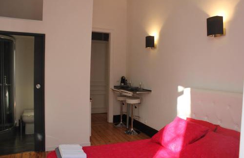 Historic Center House | Les Cariatides