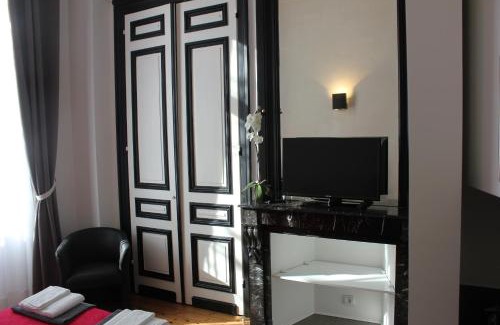Historic Center House | Les Cariatides