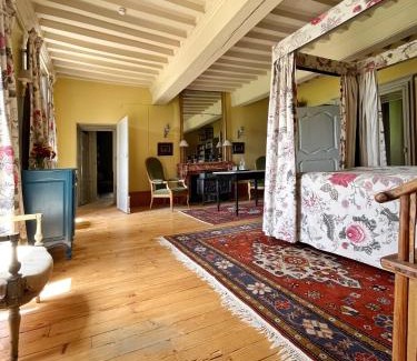 Saint-Julien-de-Civry House | Les chambres d'Hôtes du Château de Vaulx