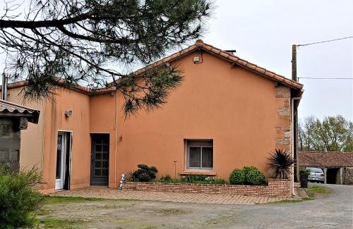 Mauleon Bed & Breakfast | Les Chambres d'Isa, 15km du Puy du Fouu