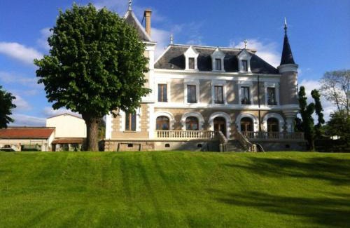 Saint-Paul en Jarez Bed & Breakfast | Les Chambres d'Hôtes du Château Eclosion