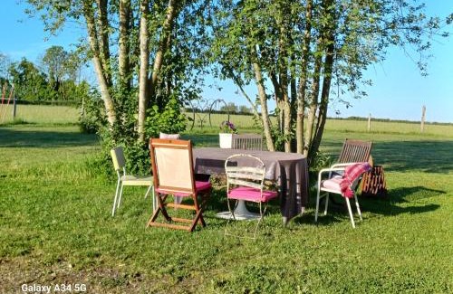 Cluis Bed & Breakfast | Les Chaumes Violettes-Chambres & Table d'hôtes à la campagne, Berry