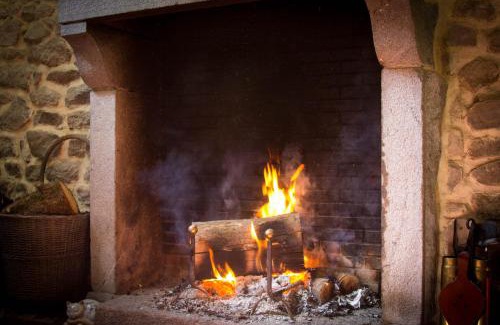 Saint-Leger-la-Montagne Hotel | Les Chenes
