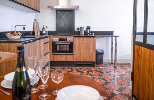Roquemaure Apartment | Les Comtes de Toulouse - Swim spa - Hamman - Sauna - 2 people