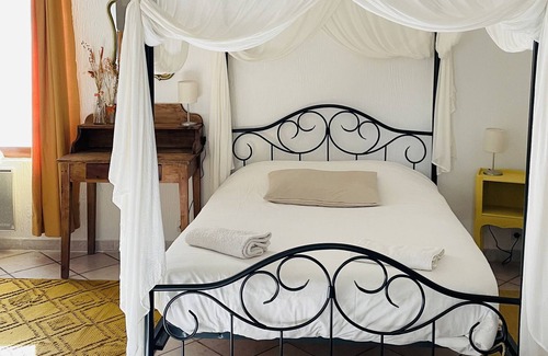 Saint-Julien-d'Arpaon Bed & Breakfast | Les Copains à Bord - Chambres D'hôtes et Roulottes