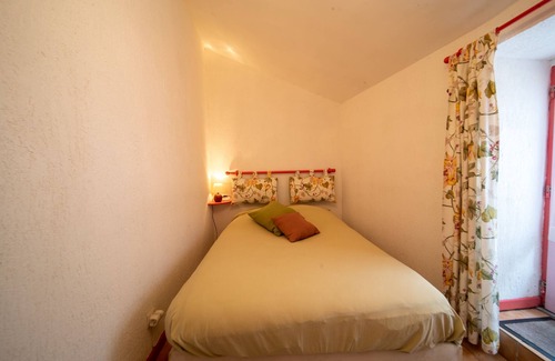 Saint-Julien-d'Arpaon Bed & Breakfast | Les Copains à Bord - The Point Sublime Room