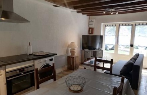 Menetou-Ratel House | Les Cours - Charming, quiet gîte with garden near Sancerre