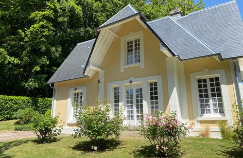 Pierrefitte-en-Auge House | Les Deux Maisons du Château