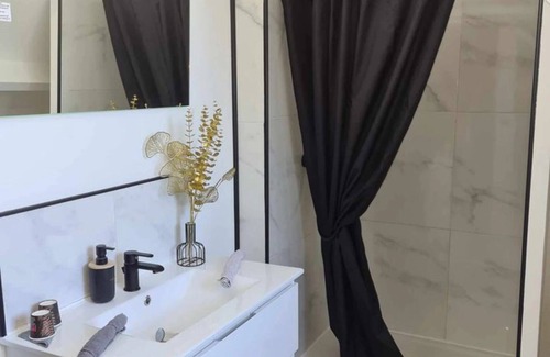 Crevecur-le-Grand Hotel | Les Epinettes