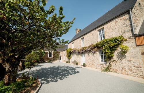 Grosville House | Les gites saint Martin - The Convent and its indoor pool