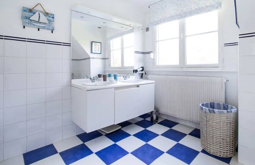 Croix Bed & Breakfast | Les Glycines
