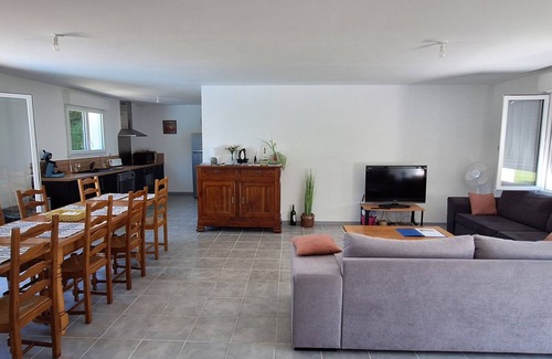 Piegut-Pluviers House | Les Granges de Soulagnieux – Family Holiday Home with Pool and Lake View