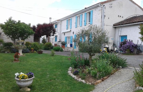 Beaulieu-sur-Sonnette Bed & Breakfast | Les Hirondelles Du Paradis 6 rue des Oiseaux