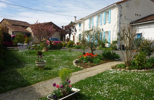 Beaulieu-sur-Sonnette Bed & Breakfast | Les Hirondelles Du Paradis 6 rue des Oiseaux