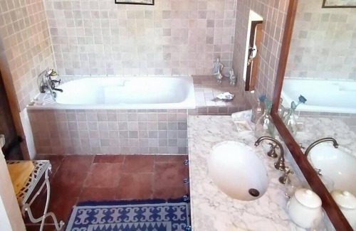 Castelsarrasin Bed & Breakfast | Les Hirondelles - Ferme Fortifiée Avec Piscine!
