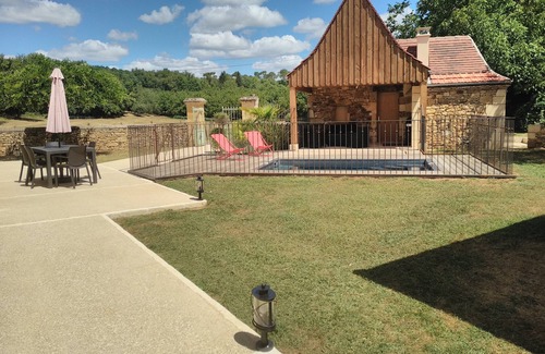 Prats-de-Carlux House | Les Lavandes Gîte 5 persons swimming pool garden in the countryside near SARLAT