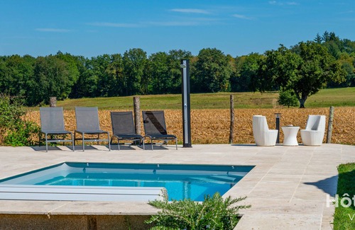 Panazol House | "Les Lièvres" House: Air-conditioned Relaxation Oasis with Pool & Jacuzzi