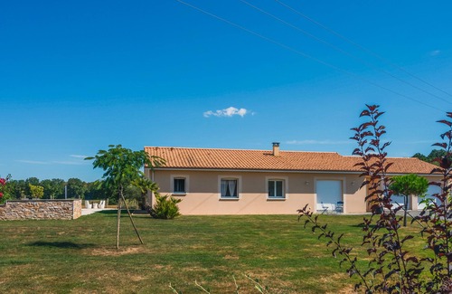 Panazol House | "Les Lièvres" House: Air-conditioned Relaxation Oasis with Pool & Jacuzzi