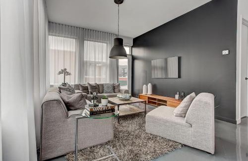 Pointe-Saint-Charles Apartment | Les Lofts du Centre by Simplissimmo