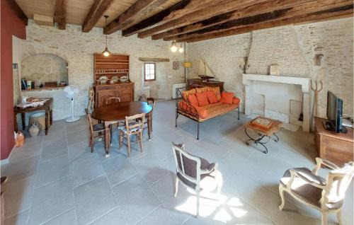 Taize-Aizie House | Les Lumas