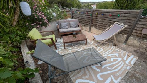 Ensues-la-Redonne Apartment | Les Mondes - Appartement bas de maison