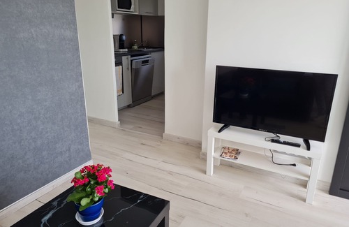 Bernieres-sur-Mer Apartment | Les Pieds Dans L'Eau - direct access to the sea