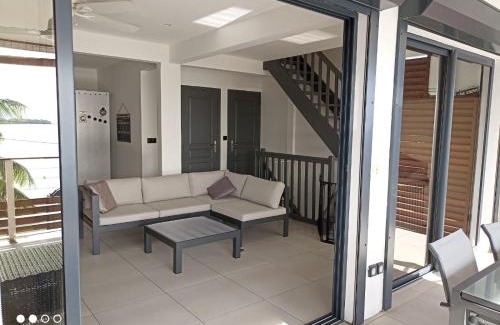 Trois-Rivieres Apartment | Les Pieds Dans l'Eau face à la mer des caraïbes Jacuzzi Sainte-Luce Trois-Rivières